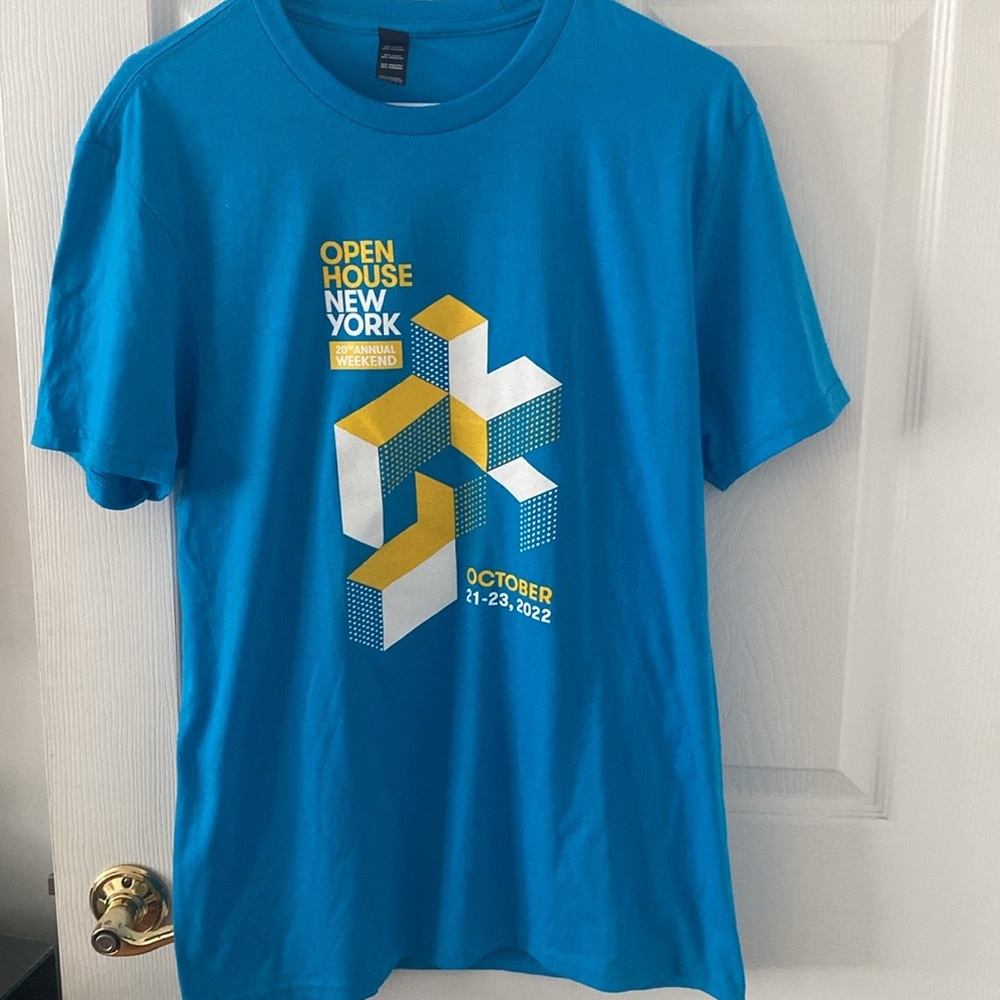 District blue graphic tee Open House New York Oct 2022 M 50 cot 50 poly